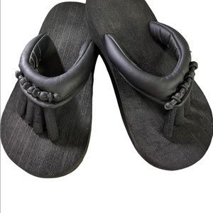 Yoga Toes Flip Flops by BEECH